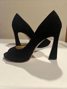 Jessica Simpson black suede pump